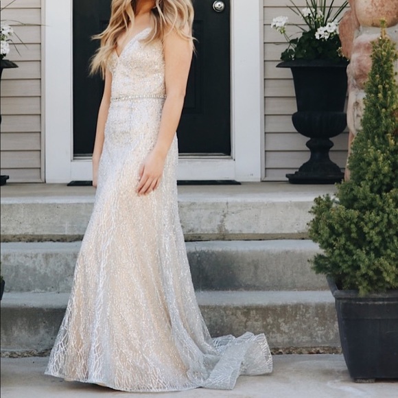 YPSILON JOVANI GOWN - Picture 3 of 8